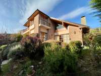 Casa en Venta. Barrio Parque Melipal. Bariloche. Vista al Lago.