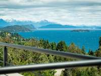 Venta Departamento a estrenar de 3 ambientes con terraza y vista al Lago.  Av Pioneros a 2,8 km del centro de Bariloche.